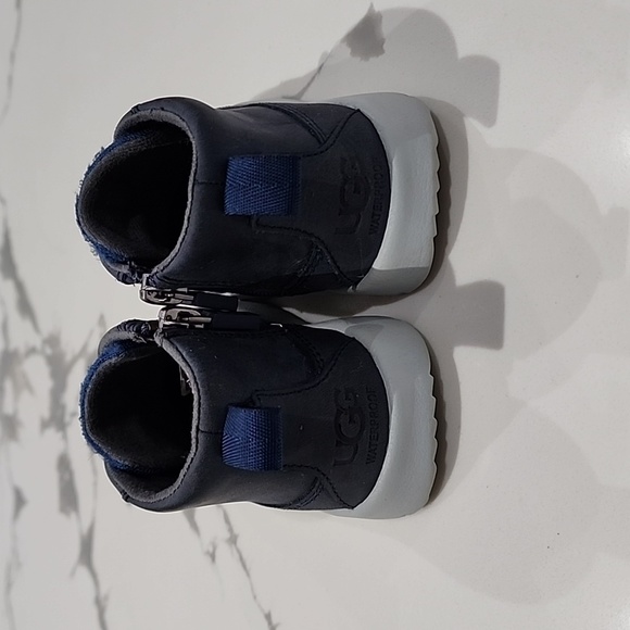 Ugg boots - Picture 3 of 4